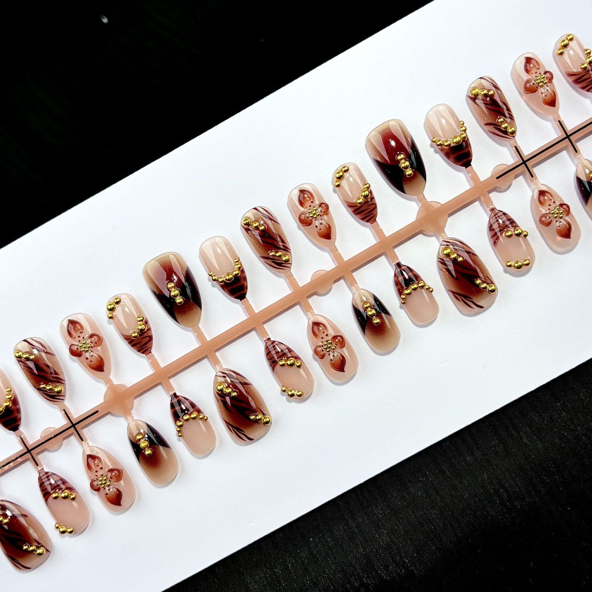 Artistic Decorative Press-On Nail Kit — product view 2