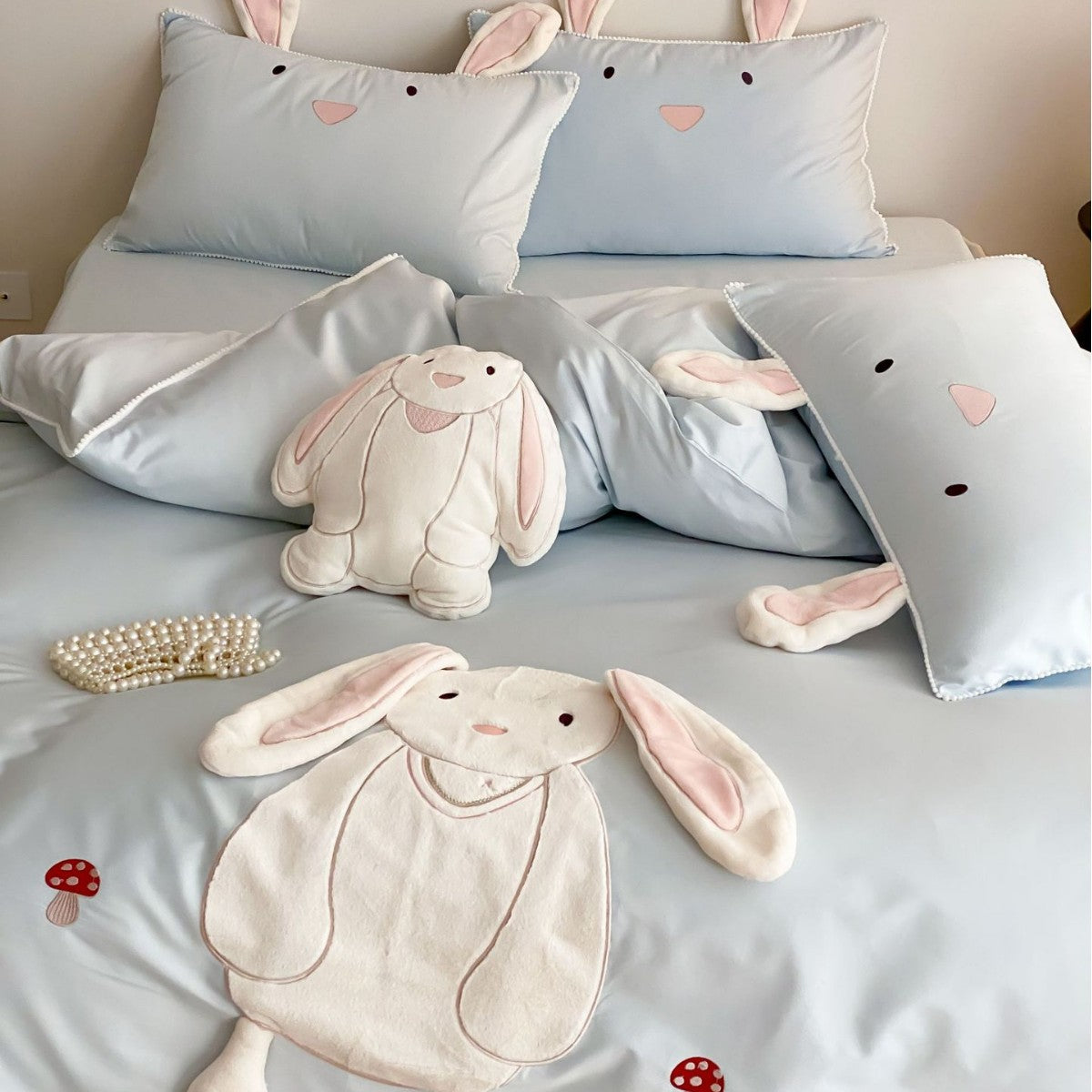 Kids bedding set with 3D bunny appliqué and cuddle pillow — product view 3