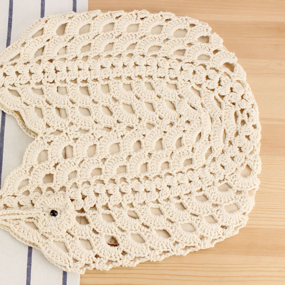 Hand-knotted tote bag with filigree pattern LoungeYard — product view 2