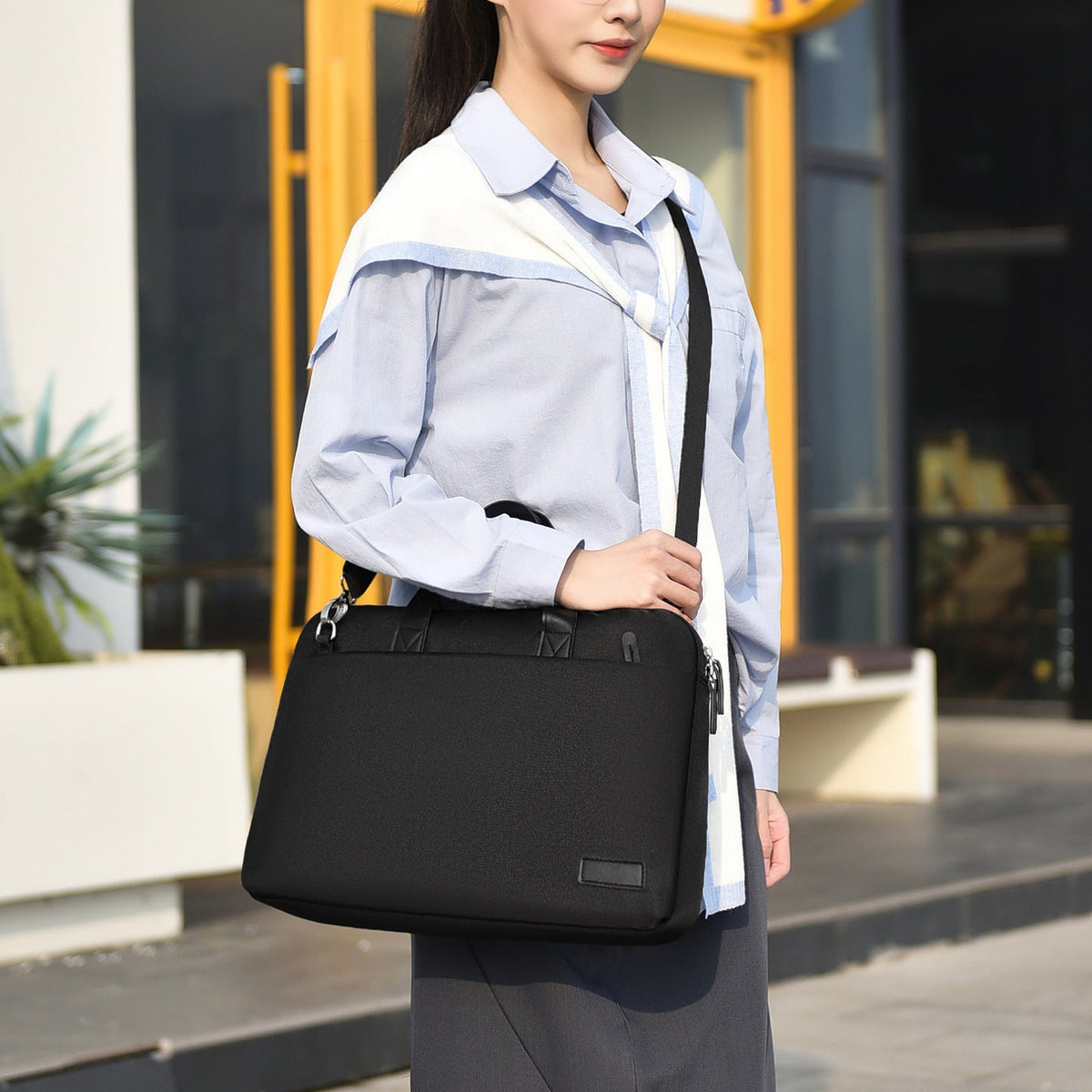 Laptop bag with practical shoulder strap and durable material LoungeYard — product view 3