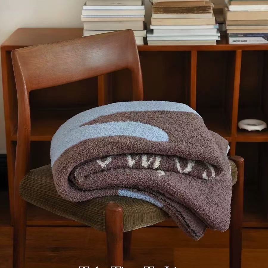 Cozy Cat-Themed Throw Blanket — product view 1