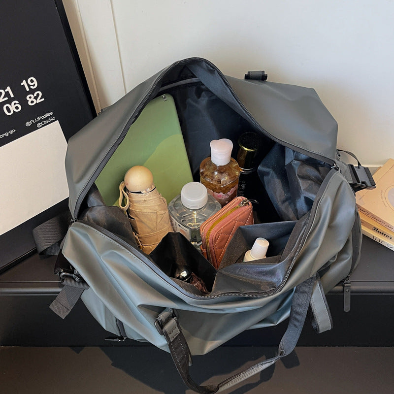 Sporty Travel Bag With Maximum Functionality LoungeYard — product view 3