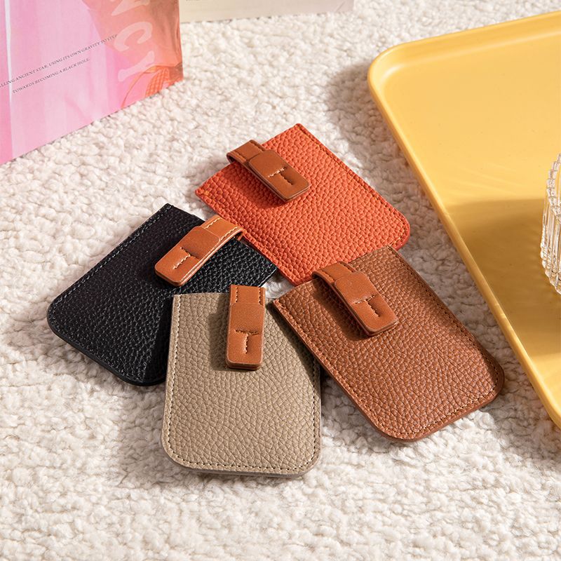 Minimalist RFID-Blocking Leather Card Holder LoungeYard — product view 2