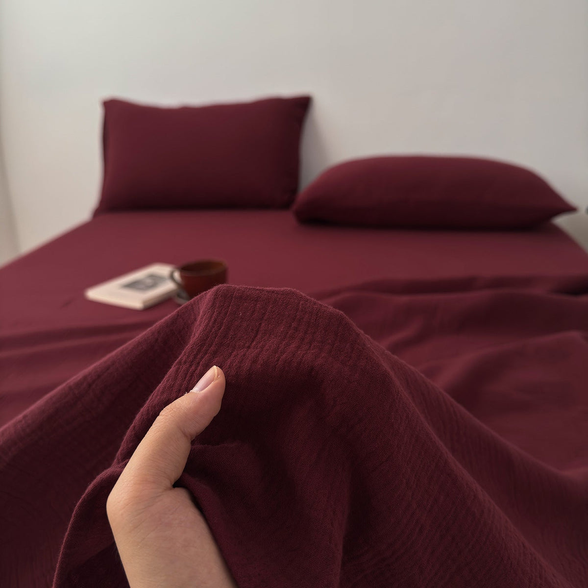 Bedding set made of cotton gauze with throw and pillow covers — product view 1