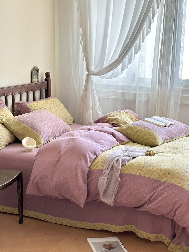 Luxurious reversible bedding set with bow details — product view 1