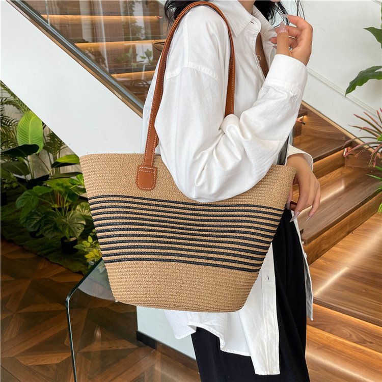Beach bag with elegant woven design LoungeYard — product view 1