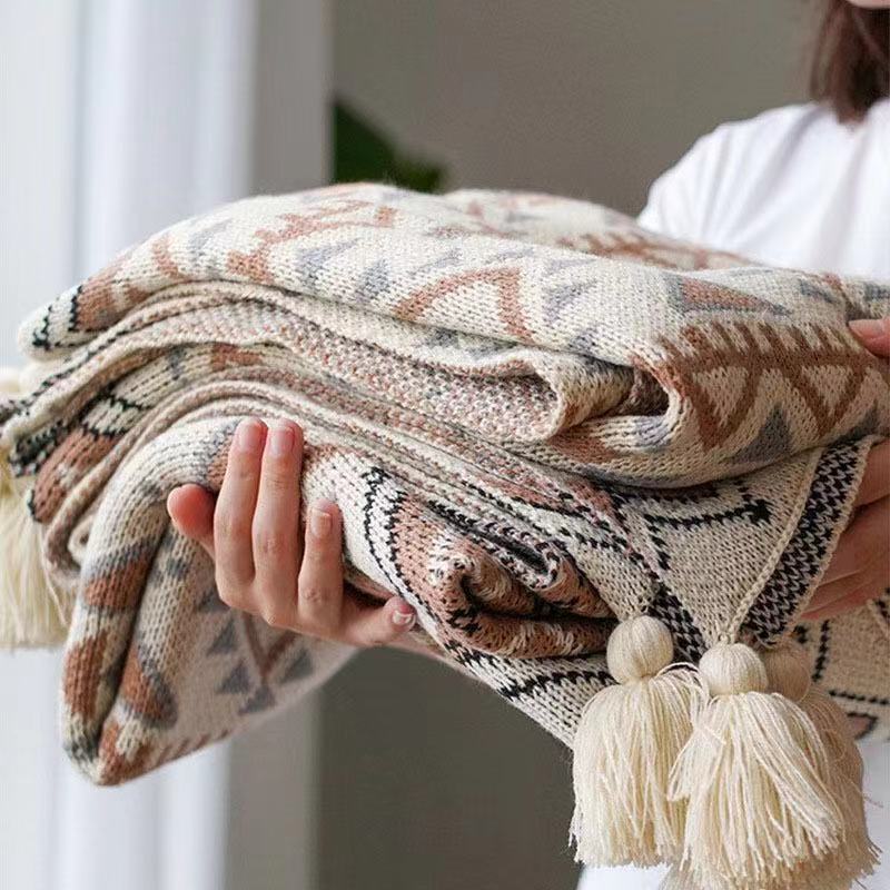 Decorative Throw Blanket LoungeYard — product view 5