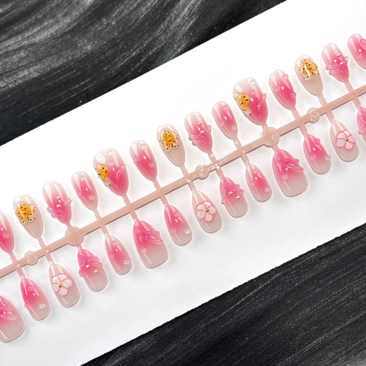 Artistic Themed Press-On Nail Set 1790745480 — product view 2
