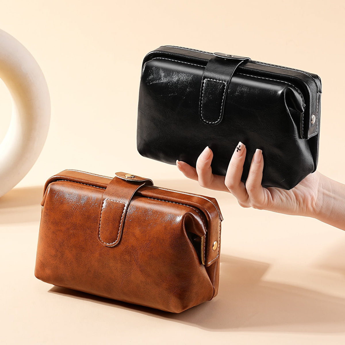 Vintage Leather Cosmetic Case — product view 1