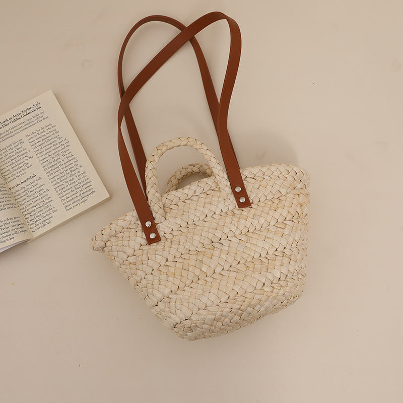 Handcrafted straw bag with sturdy leather handles LoungeYard — product view 3