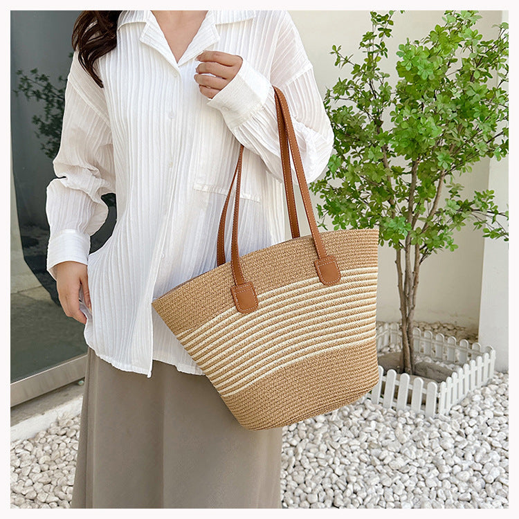 Stylish Beach Bag LoungeYard — product view 1