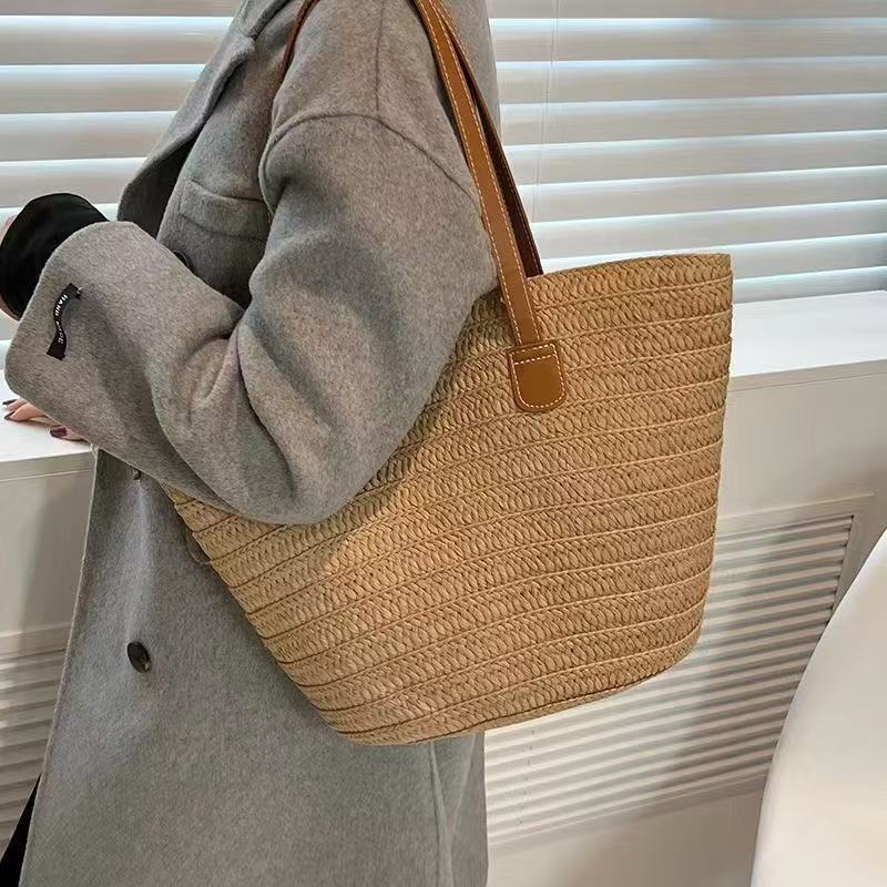 Elegant handbag with sophisticated fabric LoungeYard — product view 3