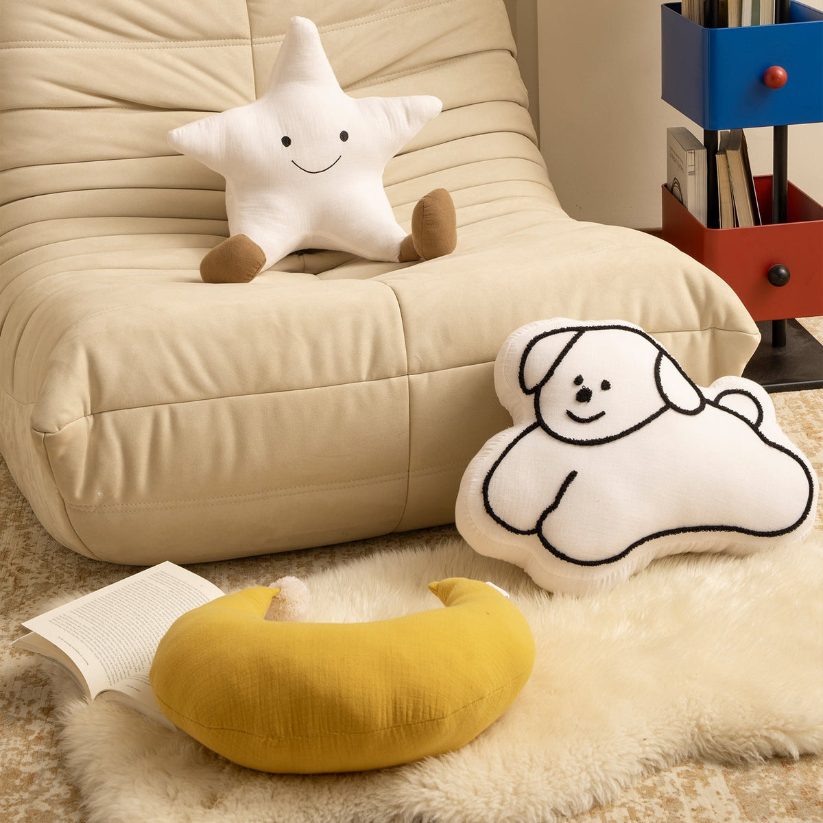 Kuschelstern decorative pillow for children with embroidered face and plush feet — product view 2