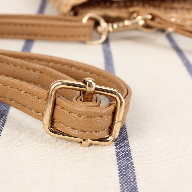 Shoulder bag made of braided straw with structured design LoungeYard — product view 2