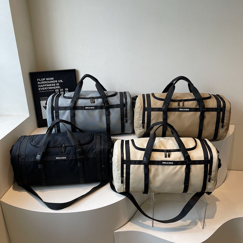 Sporty Weekend Bag with Practical Compartment System LoungeYard — product view 2