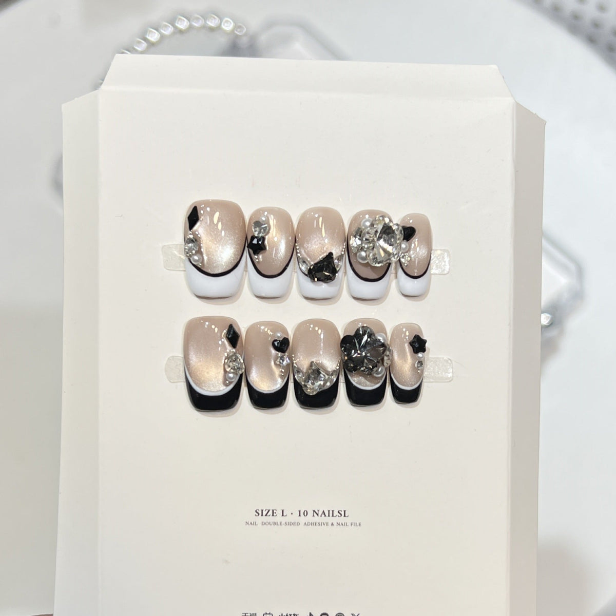 Artistic Press-On Nail Design Set — product view 1