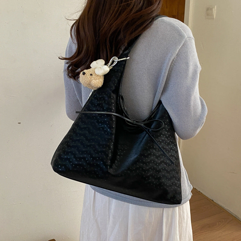 Chic Hobo Bag LoungeYard — product view 2
