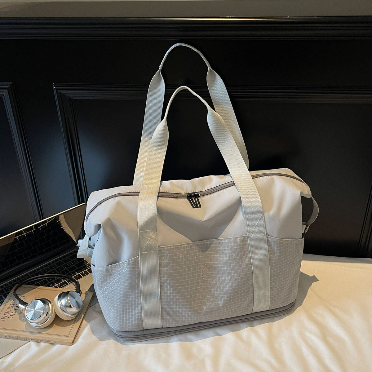 Functional Travel Tote Bag LoungeYard — product view 6