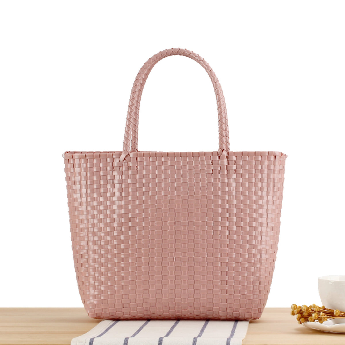 Fashionable beach bag with durable weave LoungeYard — product view 5