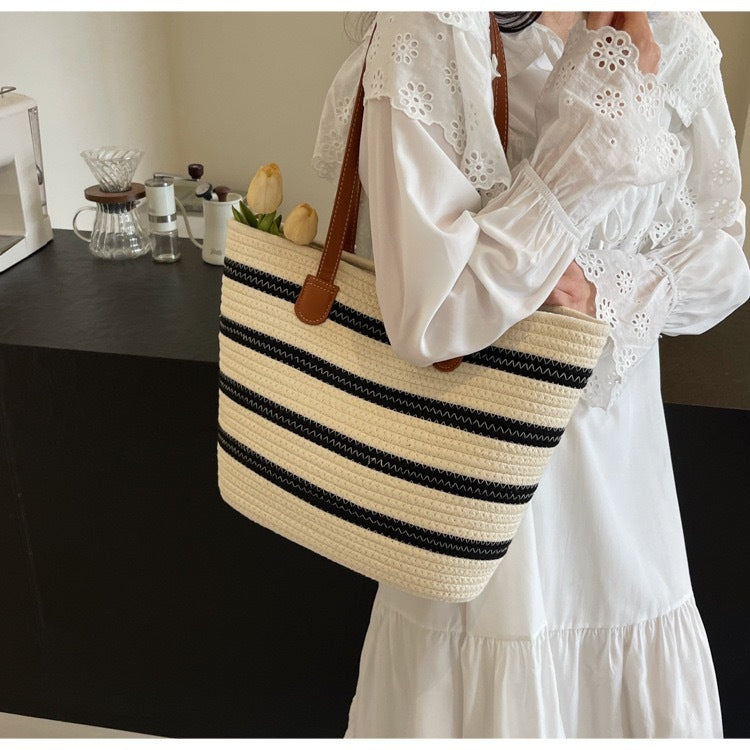 Spacious straw tote bag with leather handles LoungeYard — product view 2