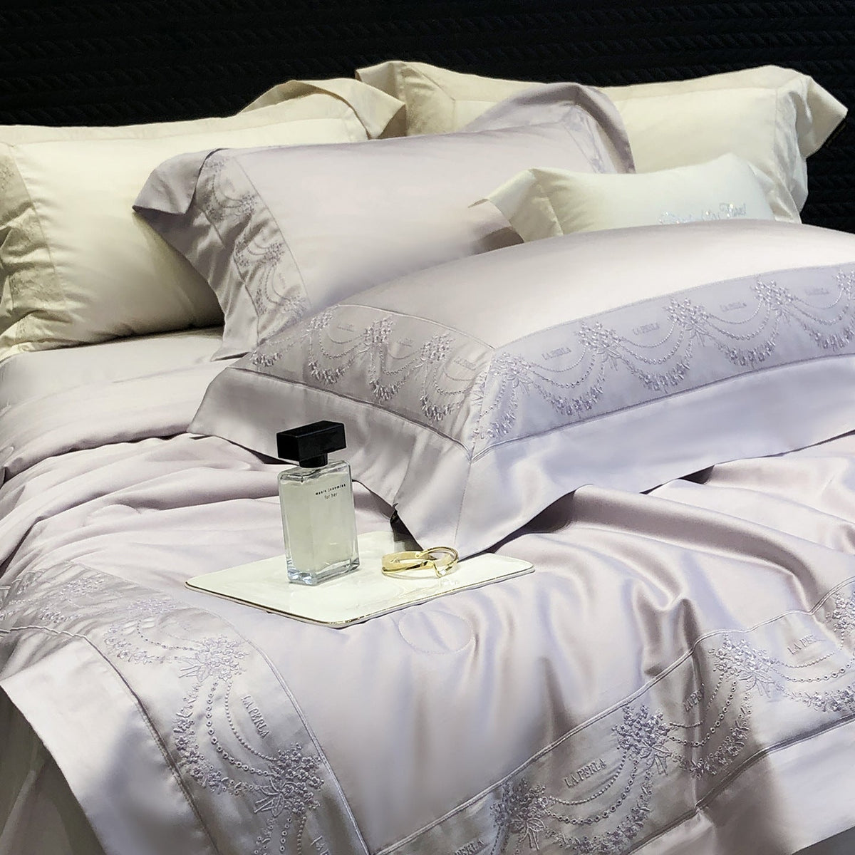 Satin duvet cover and pillowcase set with fine jacquard embroidery and hotel finish — product view 3
