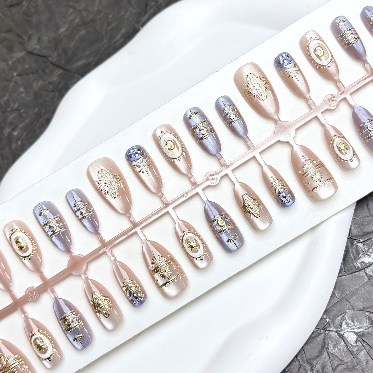 Decorative Press-On Nail Art Set with Intricate Patterns — product view 2