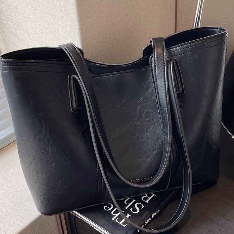 Modern Luxury Handheld Tote LoungeYard — product view 3