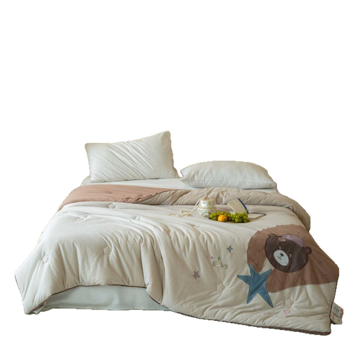Children's quilt with cute bear appliqué and soft filling — product view 2