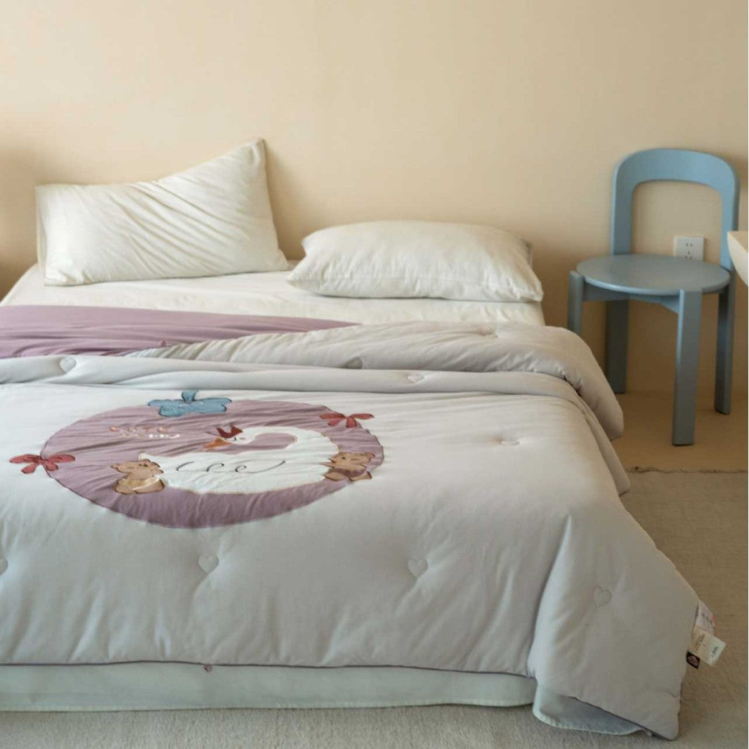 Children's quilt with cute bear appliqué and soft filling — product view 4