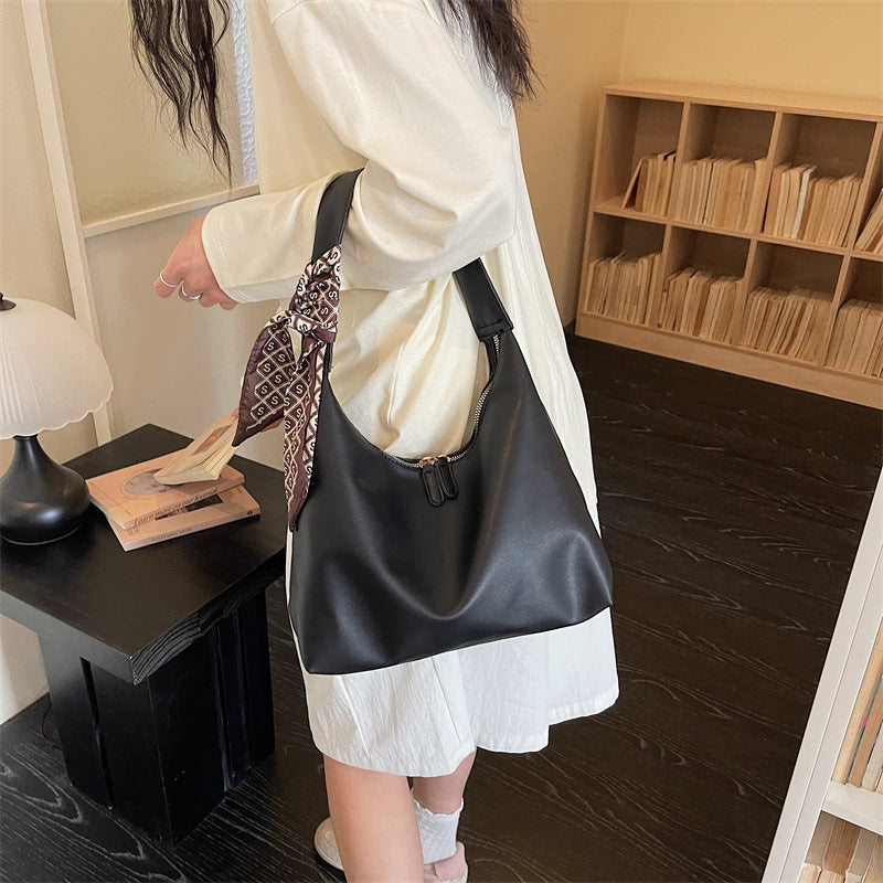 Chic Slouchy Hobo Bag LoungeYard — product view 3