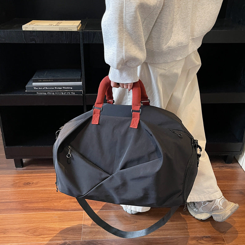 Stylish travel bag with ergonomic design LoungeYard — product view 4