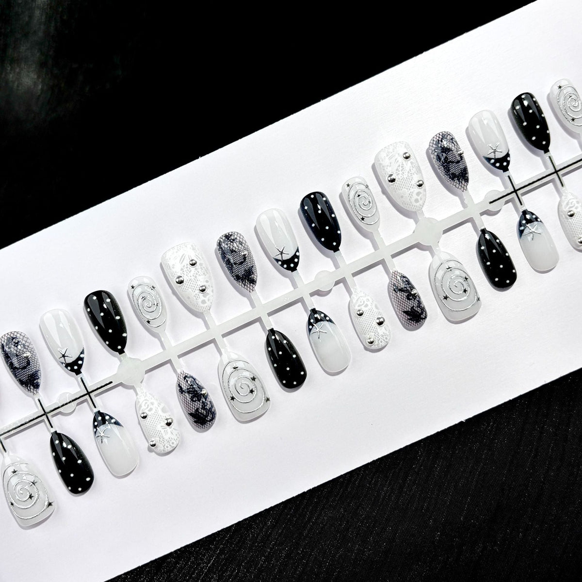Creative Thematic Press-On Nail Art Set — product view 2