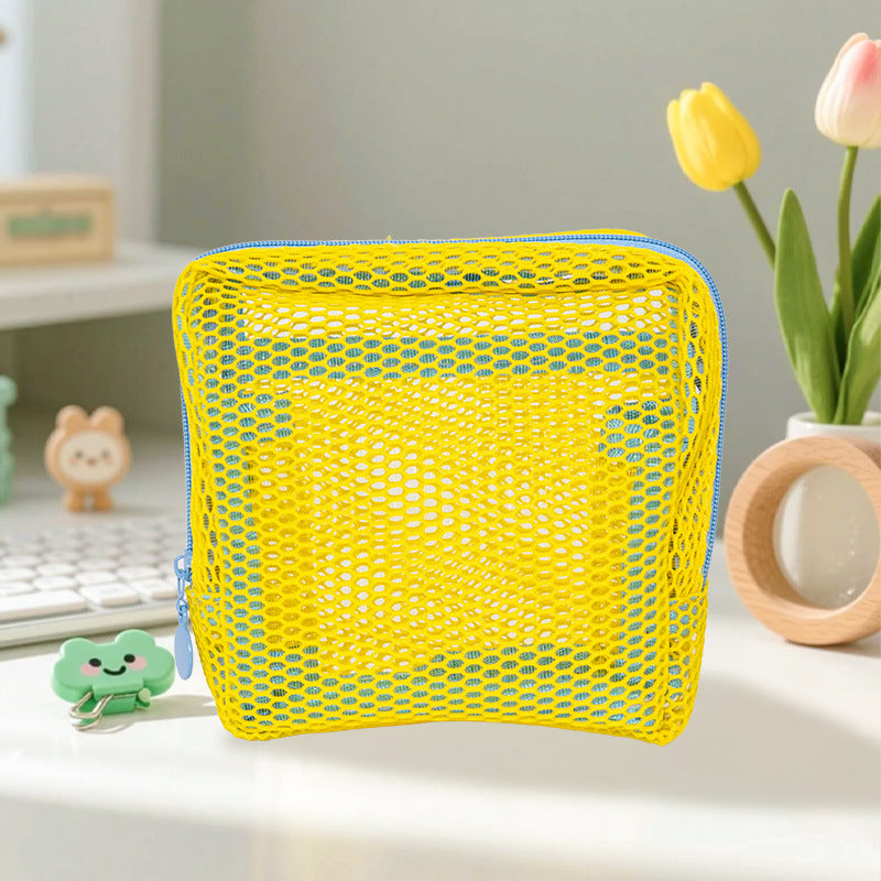 Practical mesh toiletry bag LoungeYard — product view 5