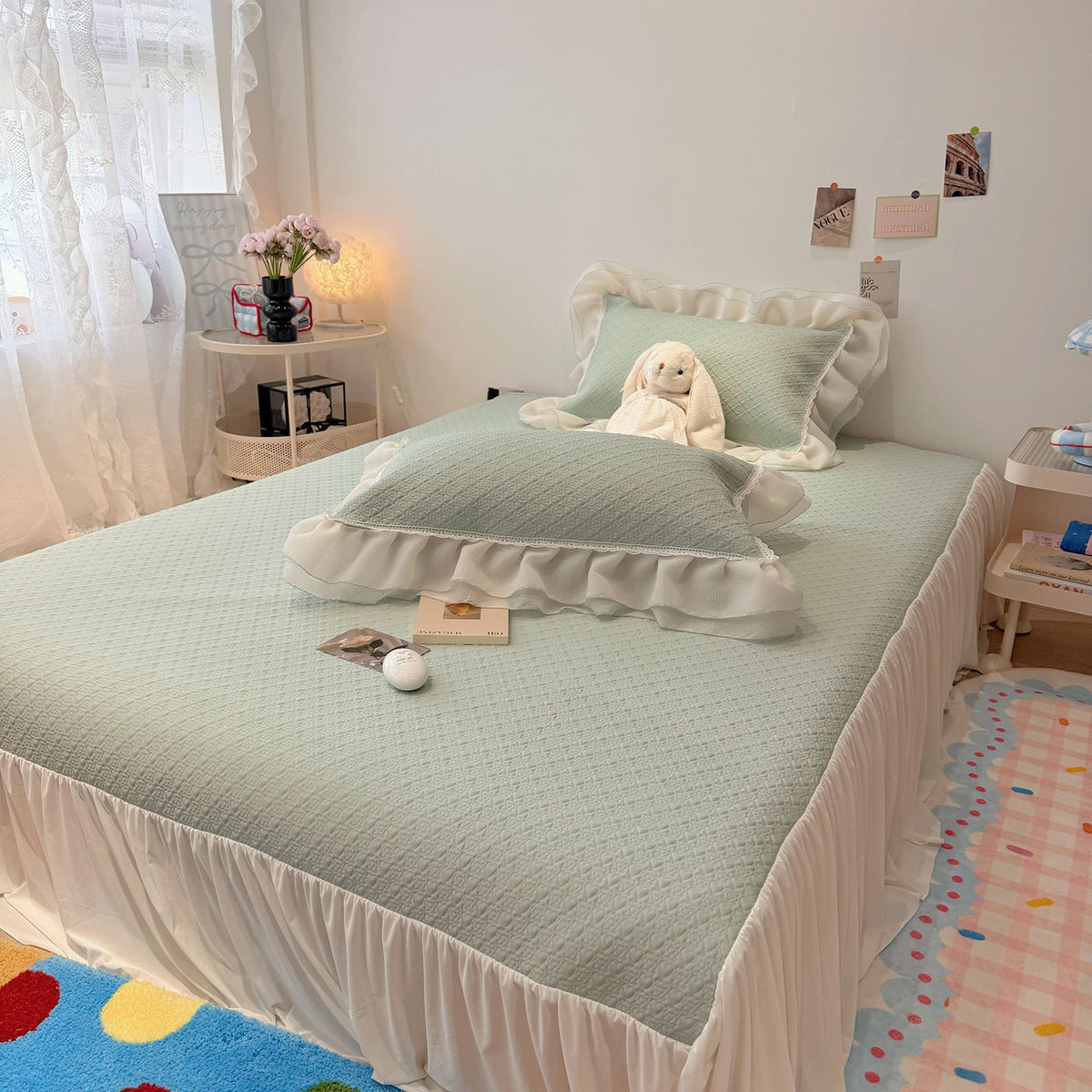 Quilted bedspread with ruffle and delicate floral quilting — product view 6