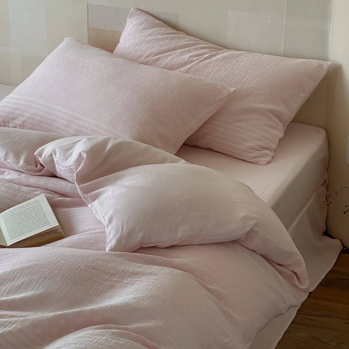 Bedding set made of double-layer cotton gauze with light duvet and pillowcase — product view 3
