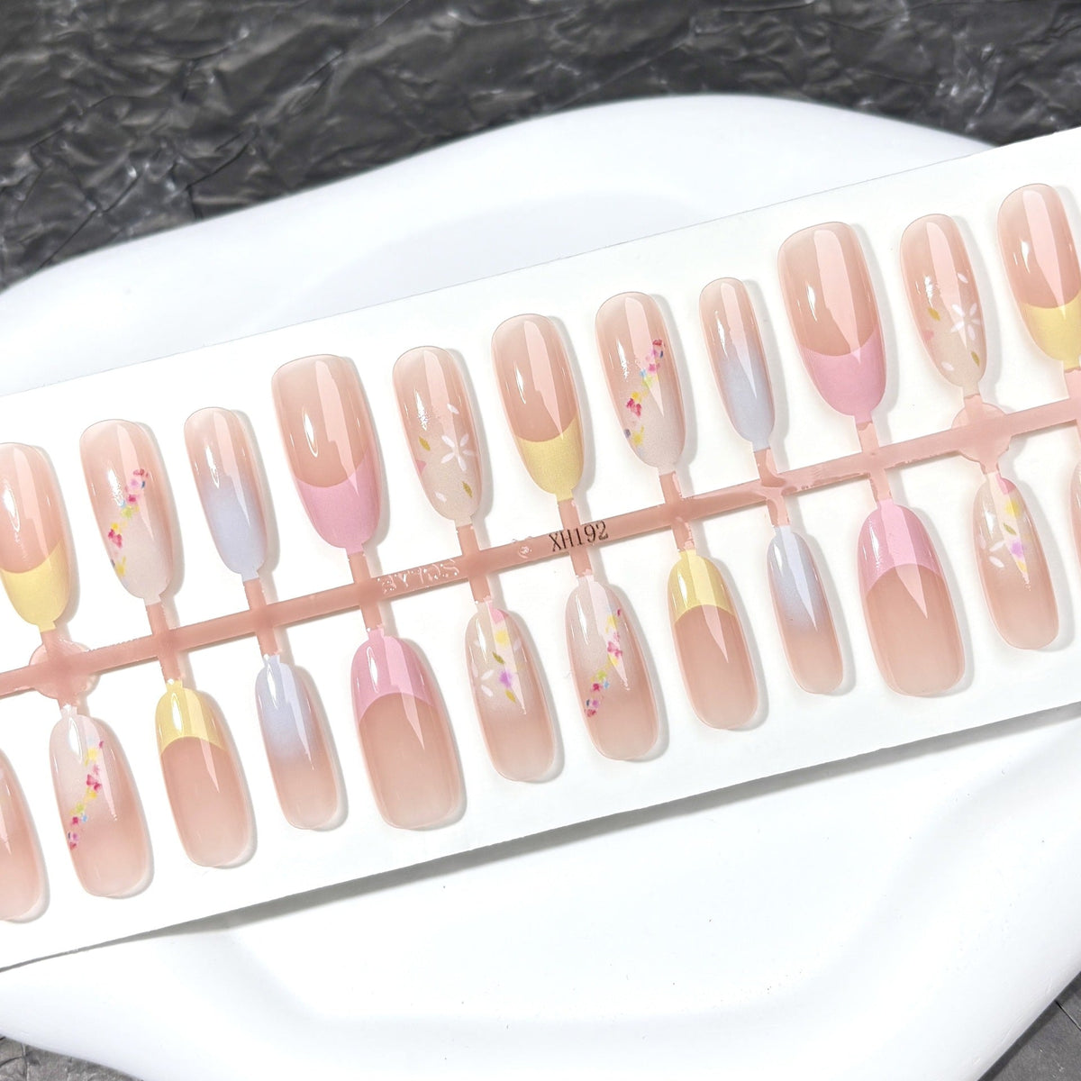 Artistic Press-On Nail Kit — product view 4