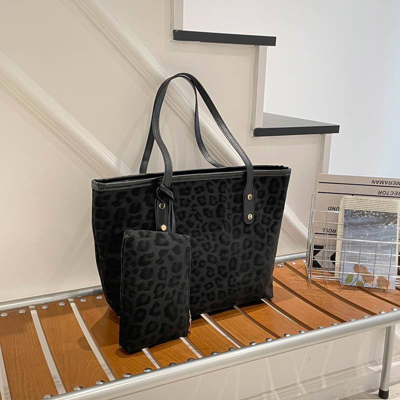 Stylish Leopard Print Tote Bag — product view 2