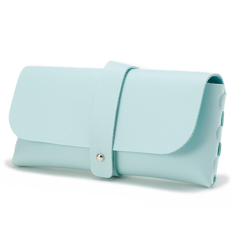Chic Minimalist Leather Wallet LoungeYard — product view 2