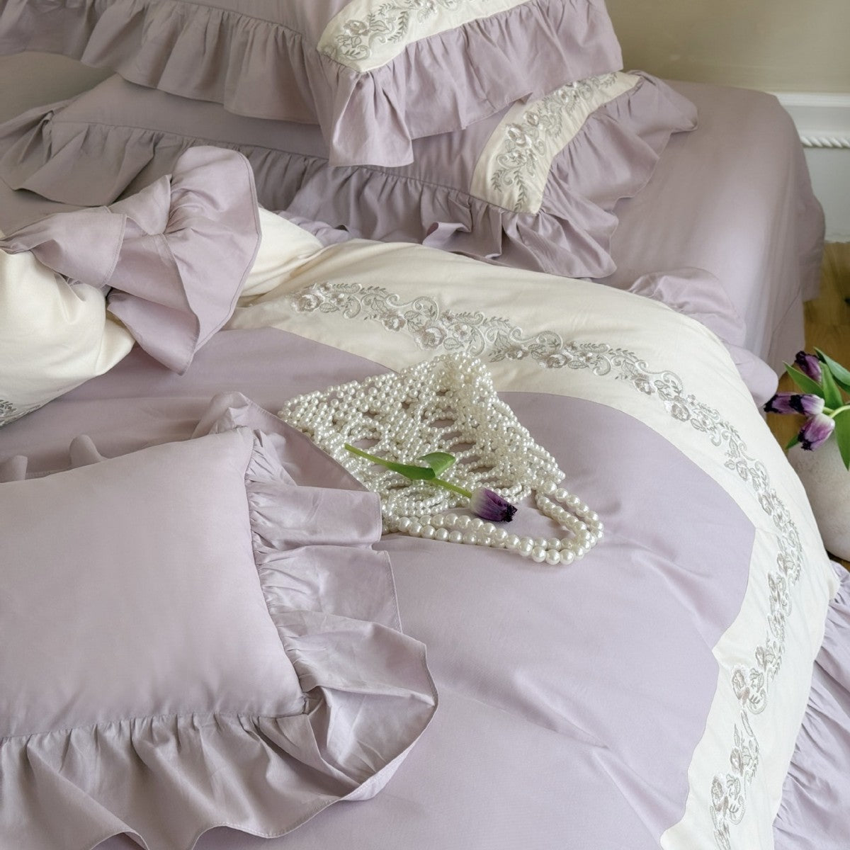 Designer bed linen set with ruffle hem and fine border embroidery — product view 4