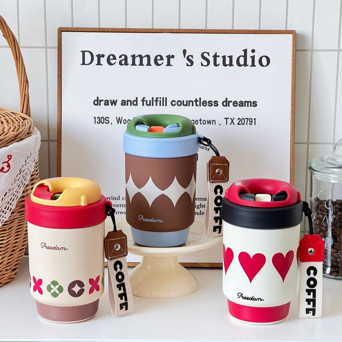Women's Insulated Coffee Cup with Practical Closure Mechanism LoungeYard — product view 1