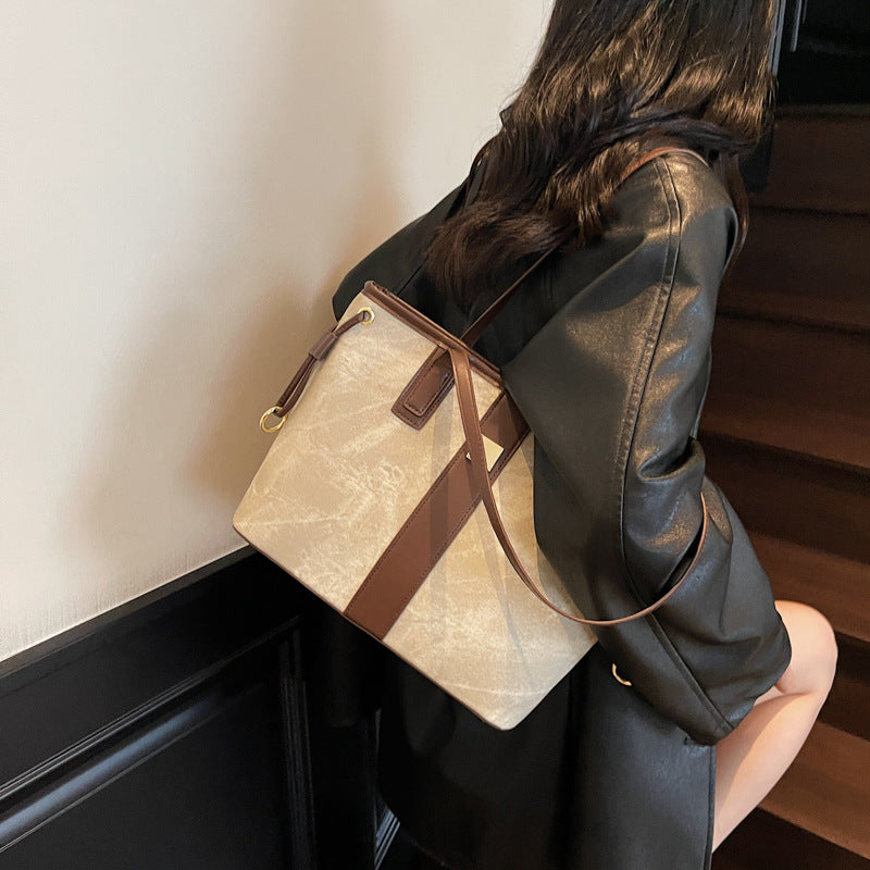Fashionable Structured Tote Bag LoungeYard — product view 2