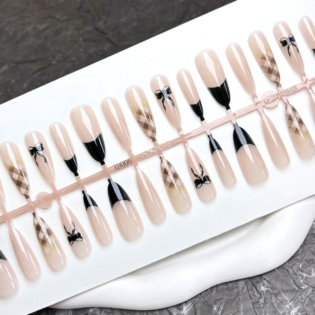 Decorative Press-On Nail Art Set with Creative Bow and Pattern Design — product view 3