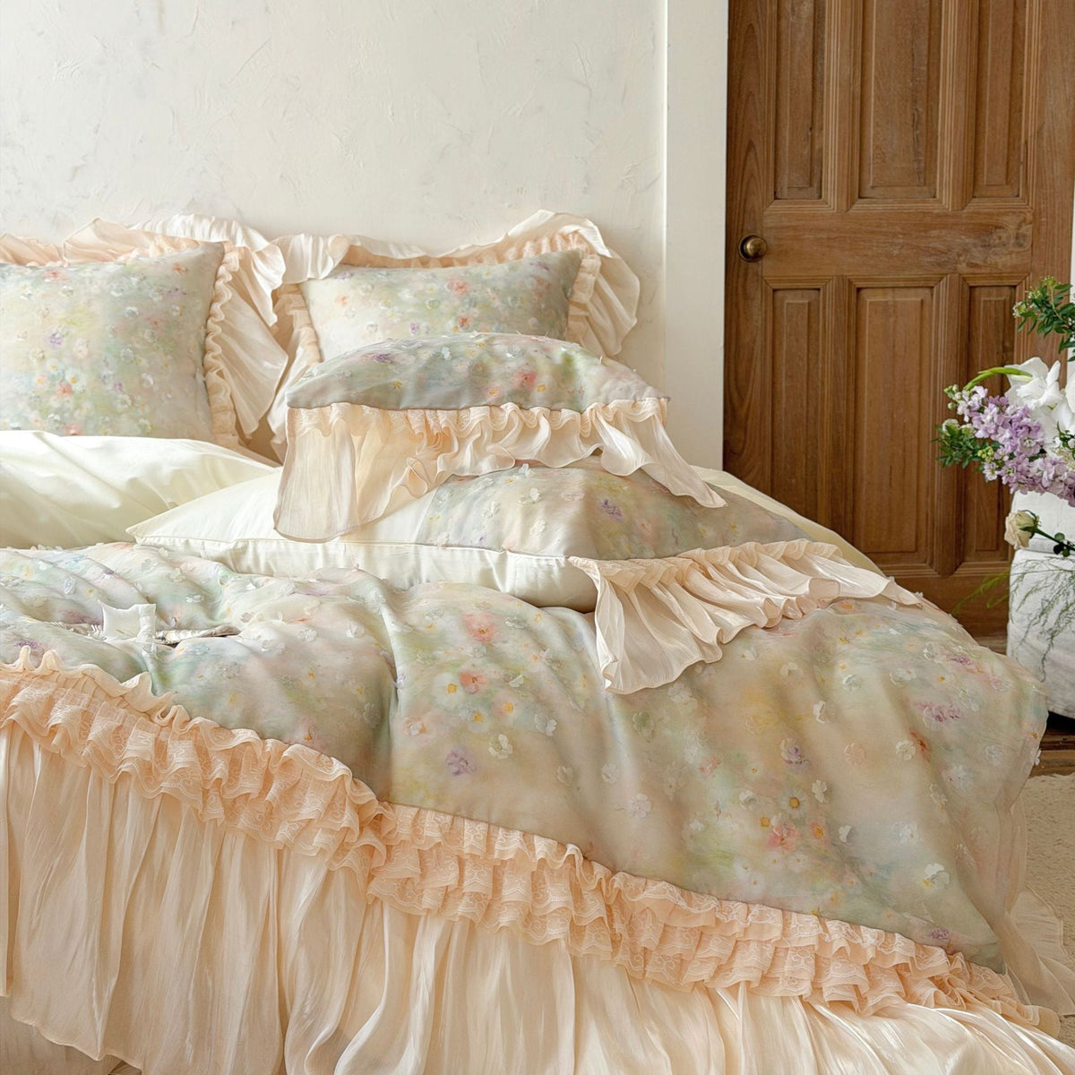 Bedding set in vintage romantic style with ruffled frill and cotton satin — product view 4