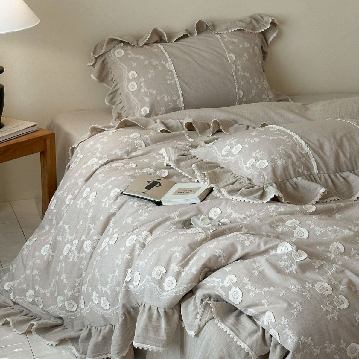 Linen bedding set with floral embroidery, ruffle and bed skirt — product view 3