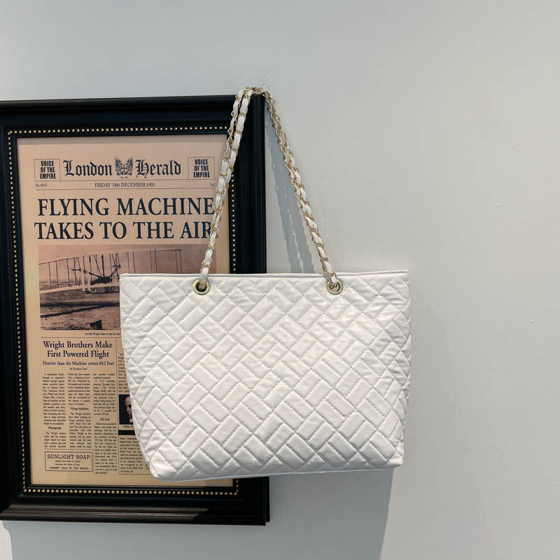 WoQuilted Tote Bag with Chain Handles LoungeYard — product view 2