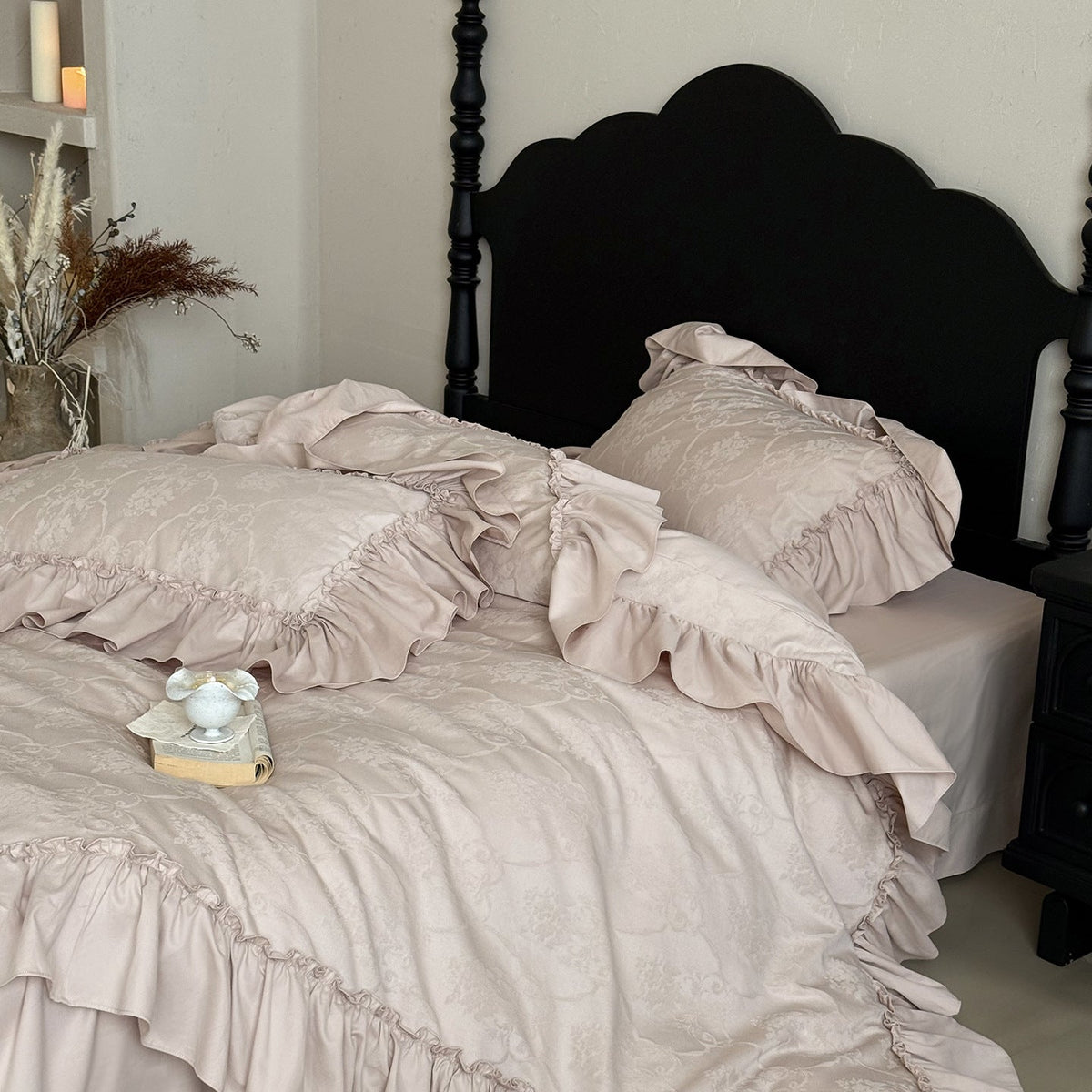 Jacquard bedding set with voluminous frill ruffle and floral tone-on-tone structure LoungeYard — product view 3