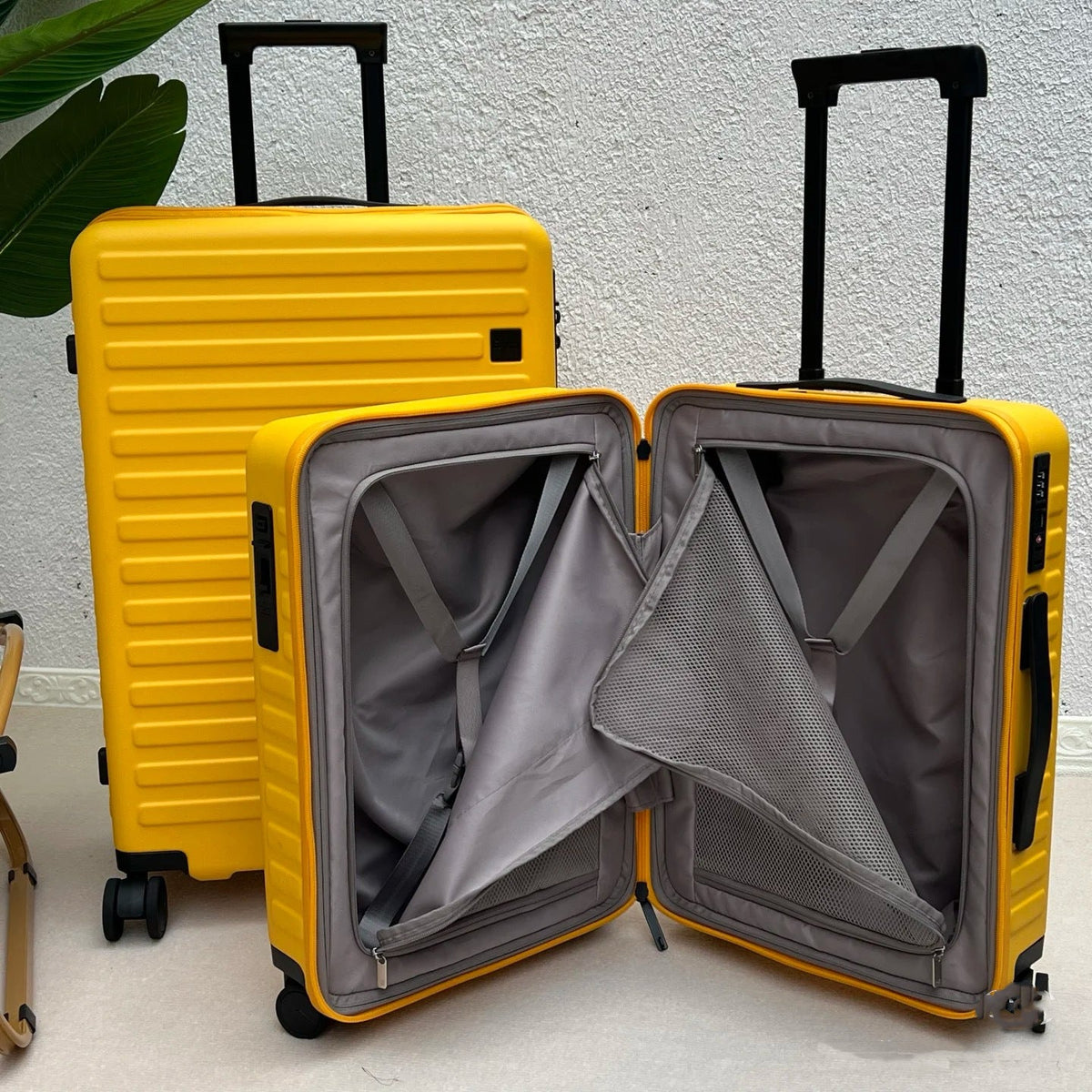 Premium Hardshell Wheeled Luggage — product view 3