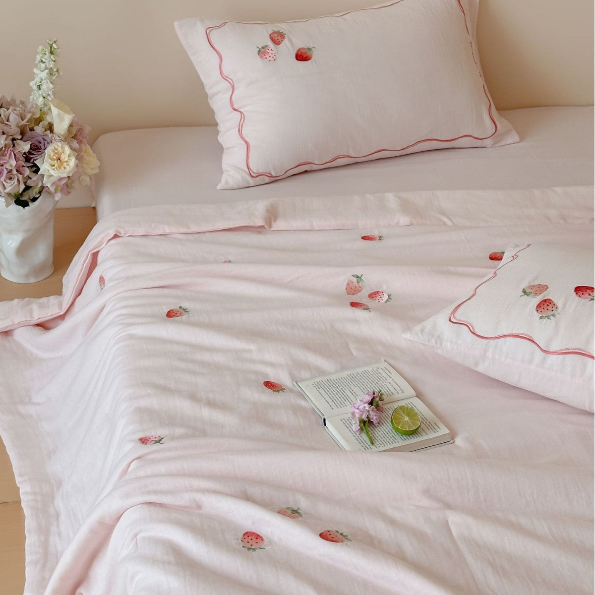 Light bedding set made of cotton percale with delicate floral embroidery — product view 2