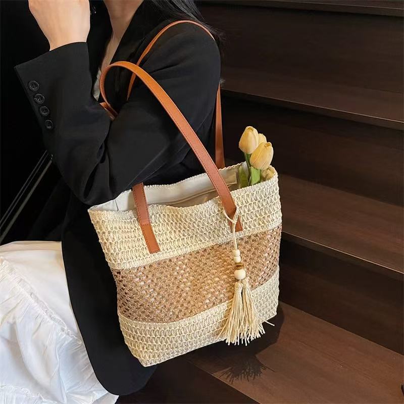 Elegant and Versatile Beach Bag LoungeYard — product view 2
