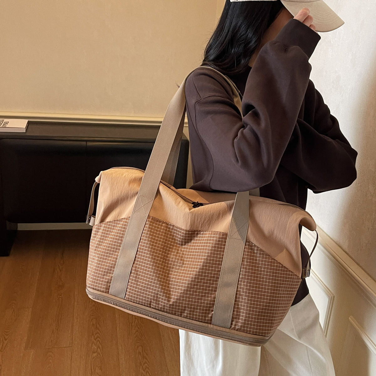 Functional Travel Tote Bag LoungeYard — product view 2